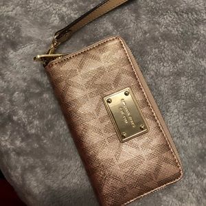 Rose Gold Michael Kors Wristlet Wallet